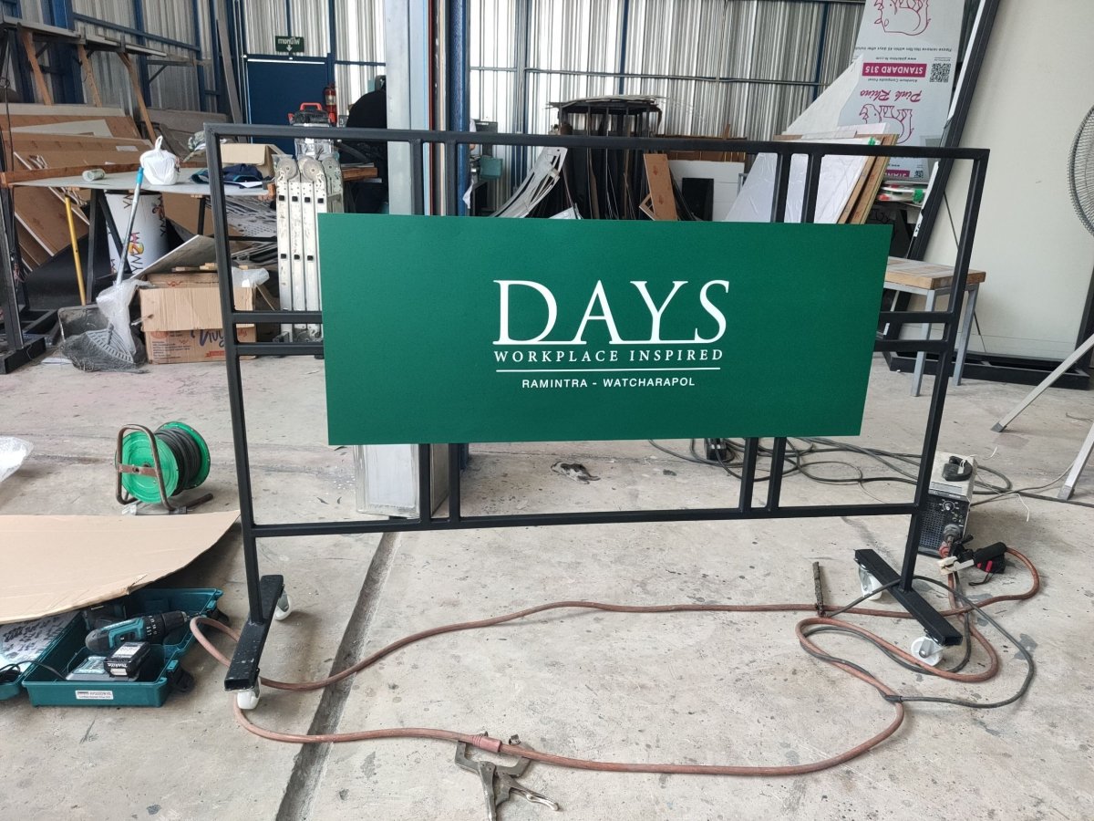 ป้ายล้อเลื่อน ป้ายตั้งมีล้อลาก และที่กั้นจอดรถ เคลื่อนย้ายสะดวก แข็งแรง ทนทาน เหมาะสำหรับงานจราจร ความปลอดภัย และป้ายเตือน