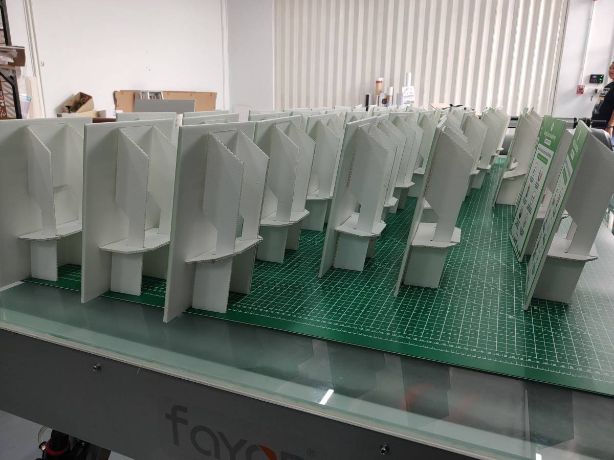 เต้นท์การ์ด สแตนดี้ตั้งโต๊ะ ป้ายตั้งฟิวเจอร์บอร์ด และป้ายสามเหลี่ยมตั้งโต๊ะ พิมพ์คมชัด เหมาะสำหรับเมนู โปรโมชั่น และป้ายโฆษณา