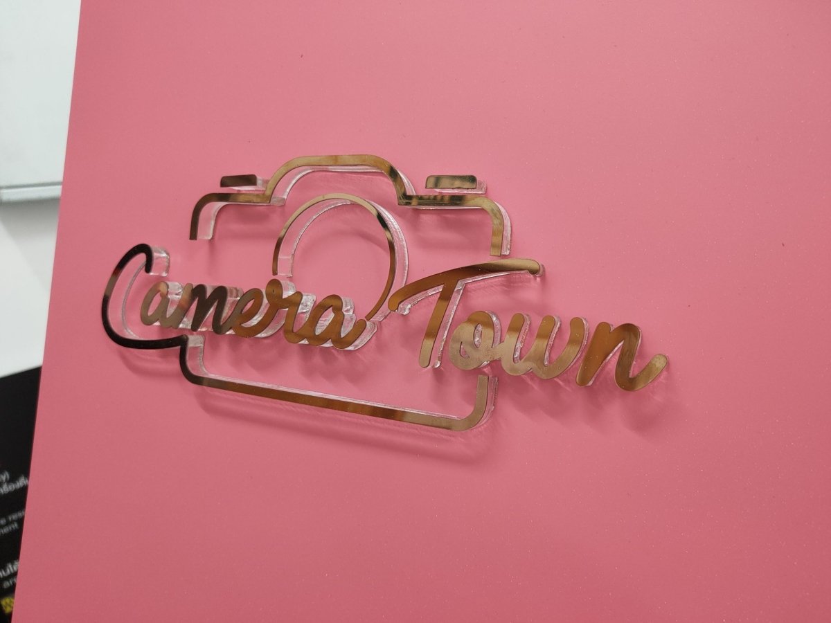 ป้ายตั้งคาเฟ่ และป้ายตั้งหน้าร้าน ดีไซน์สวยสะดุดตา พิมพ์คมชัด เหมาะสำหรับโปรโมชัน เมนู และดึงดูดลูกค้าหน้าร้าน