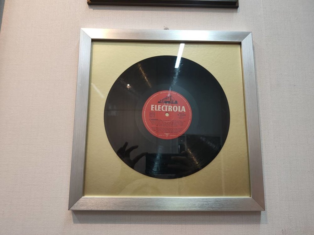 รูปติดผนัง ภาพแคนวาส และรูปกรอบลอย พิมพ์คมชัด สีสวยทนทาน เหมาะสำหรับตกแต่งบ้าน ร้านค้า และออฟฟิศ