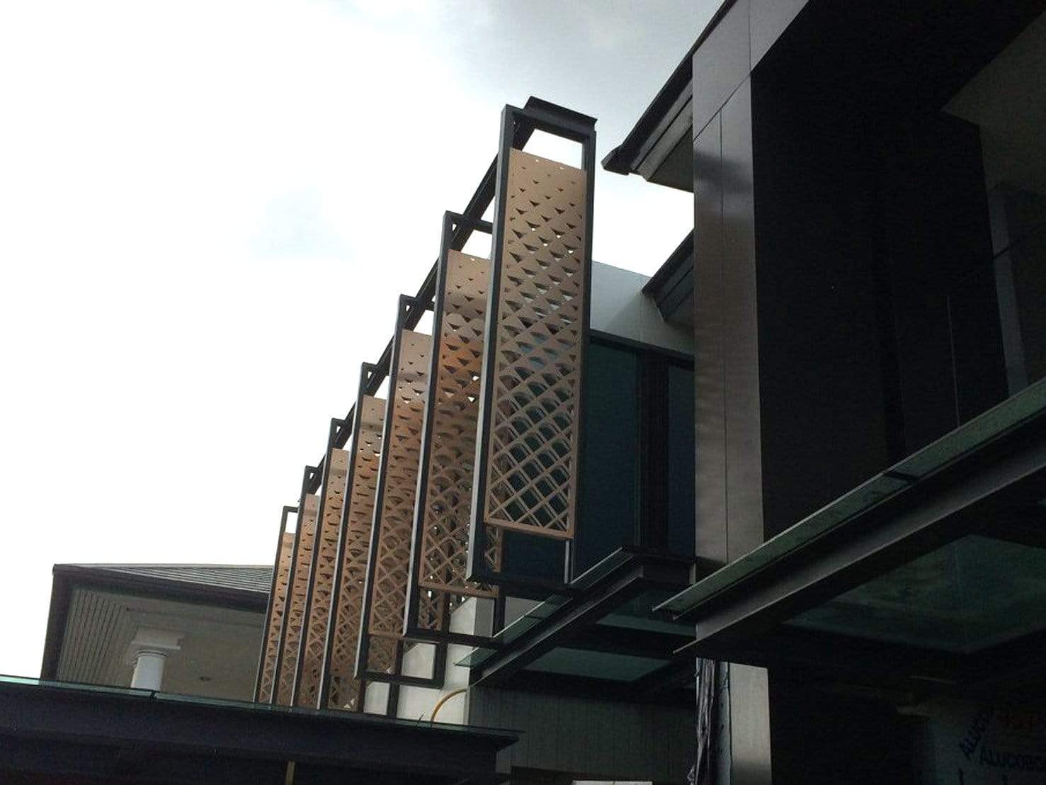 เครื่องฉลุ CNC งานฉลุแผ่นไม้ แผ่นอะคริลิก แผ่นฟิวเจอร์บอร์ด งานฉลุตกแต่งทุกชนิด