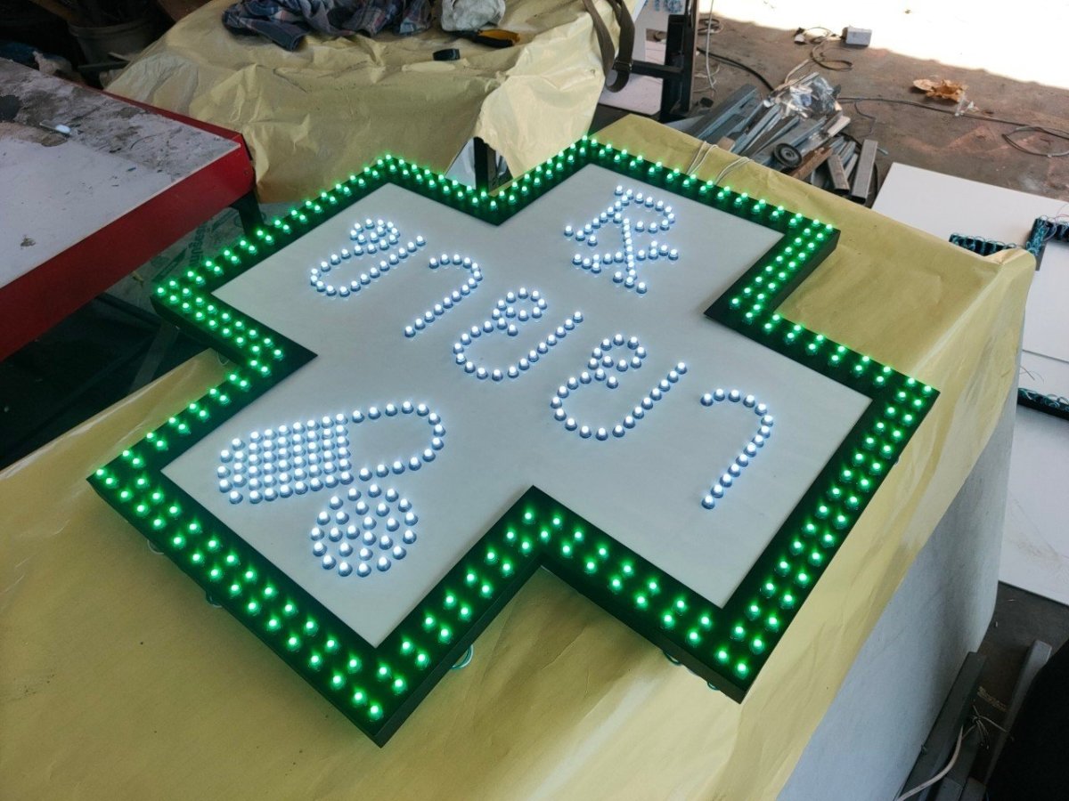 ป้ายไฟ LED ป้ายไฟวิ่ง Kiosk Display - Octopus Media Solutions