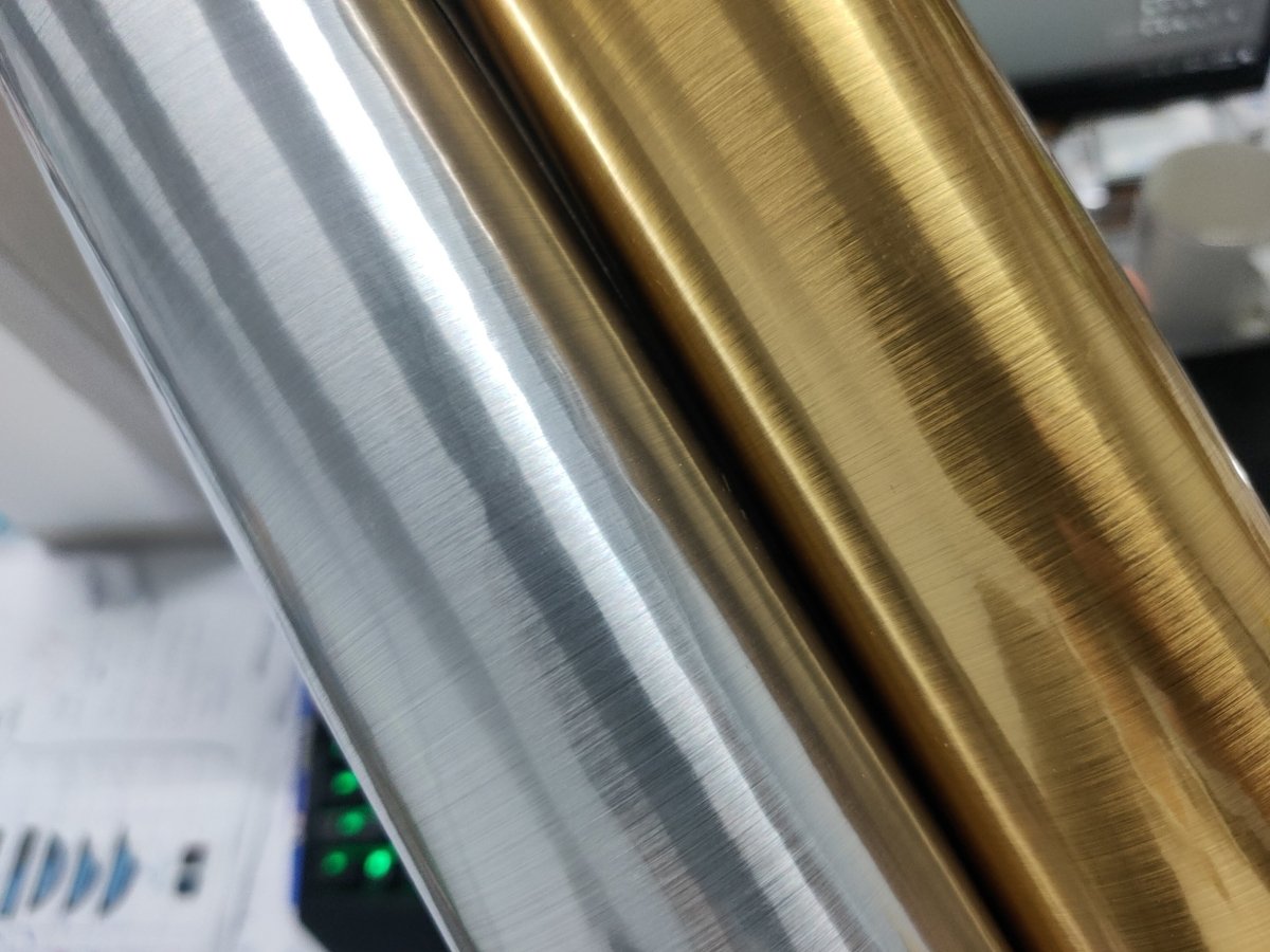 สติ๊กเกอร์สีทอง และสติ๊กเกอร์สีเงิน พิมพ์หรูหรา เพิ่มมูลค่าสินค้า เหมาะสำหรับฉลากบรรจุภัณฑ์ งานพรีเมียม และงานตกแต่ง