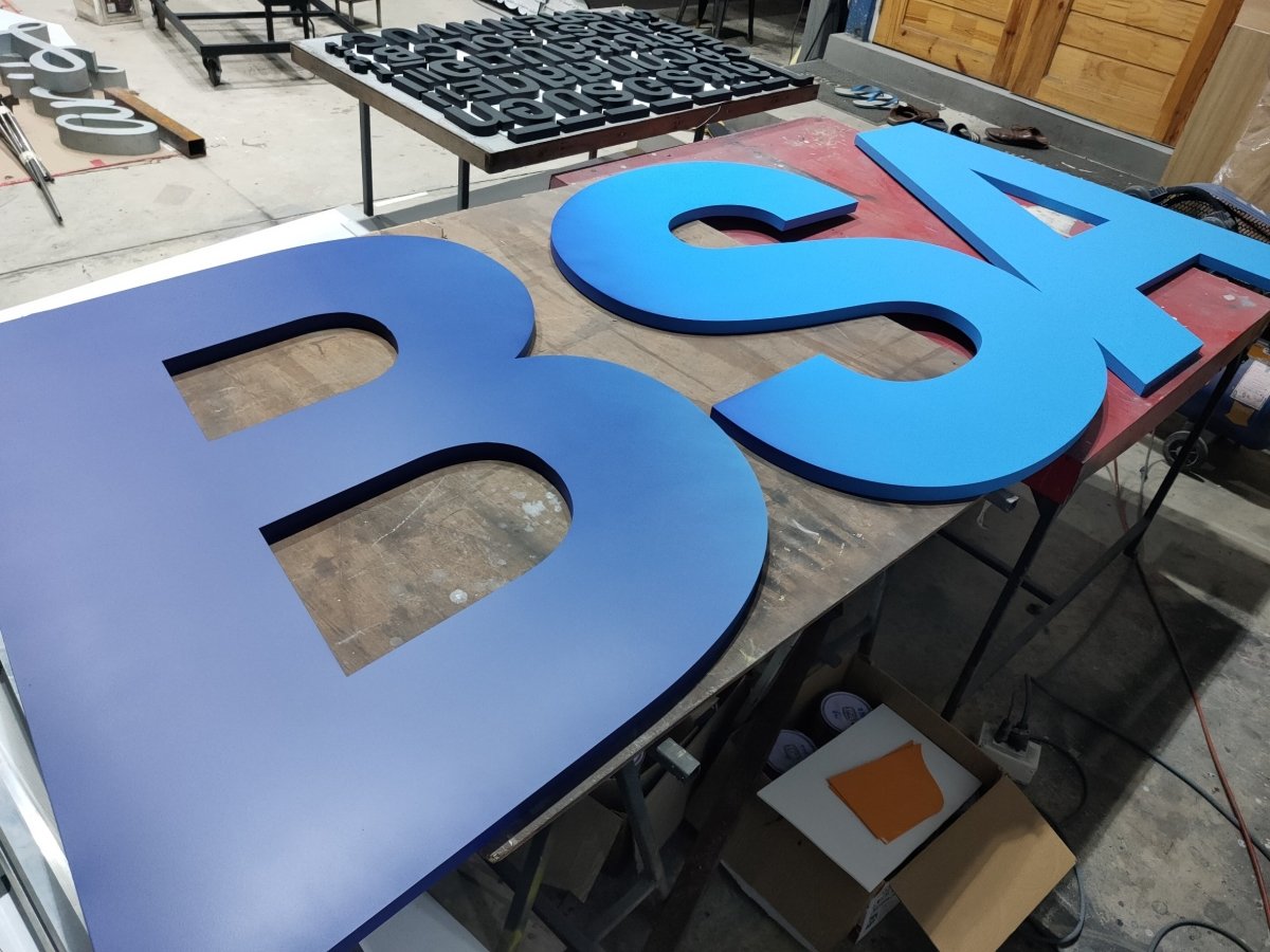 ป้ายโลโก้ ป้ายโลหะพ่นไล่เฉดสี - Octopus Media Solutions