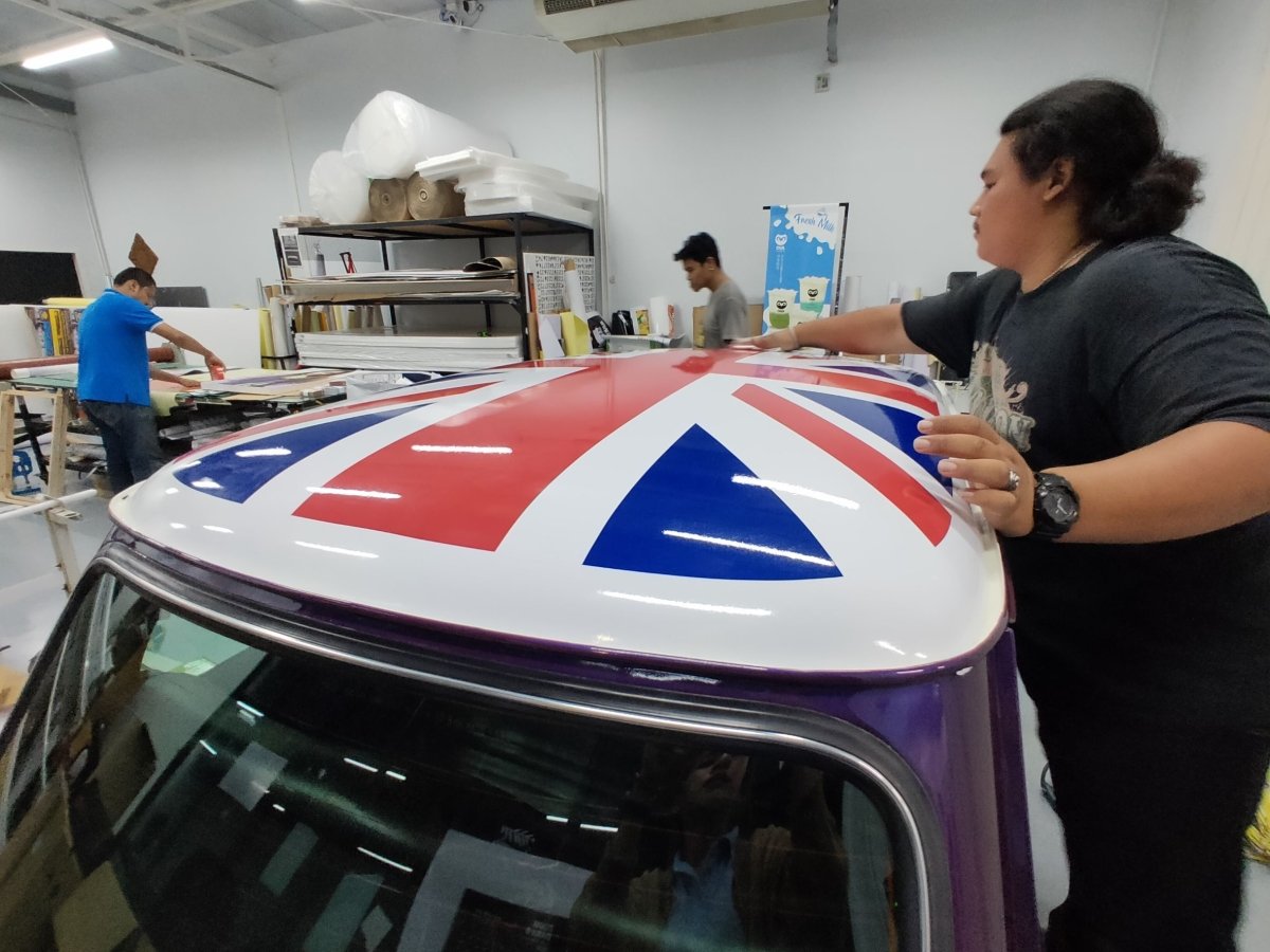 สติ๊กเกอร์ติดหลังคารถมินิ - Octopus Media Solutions