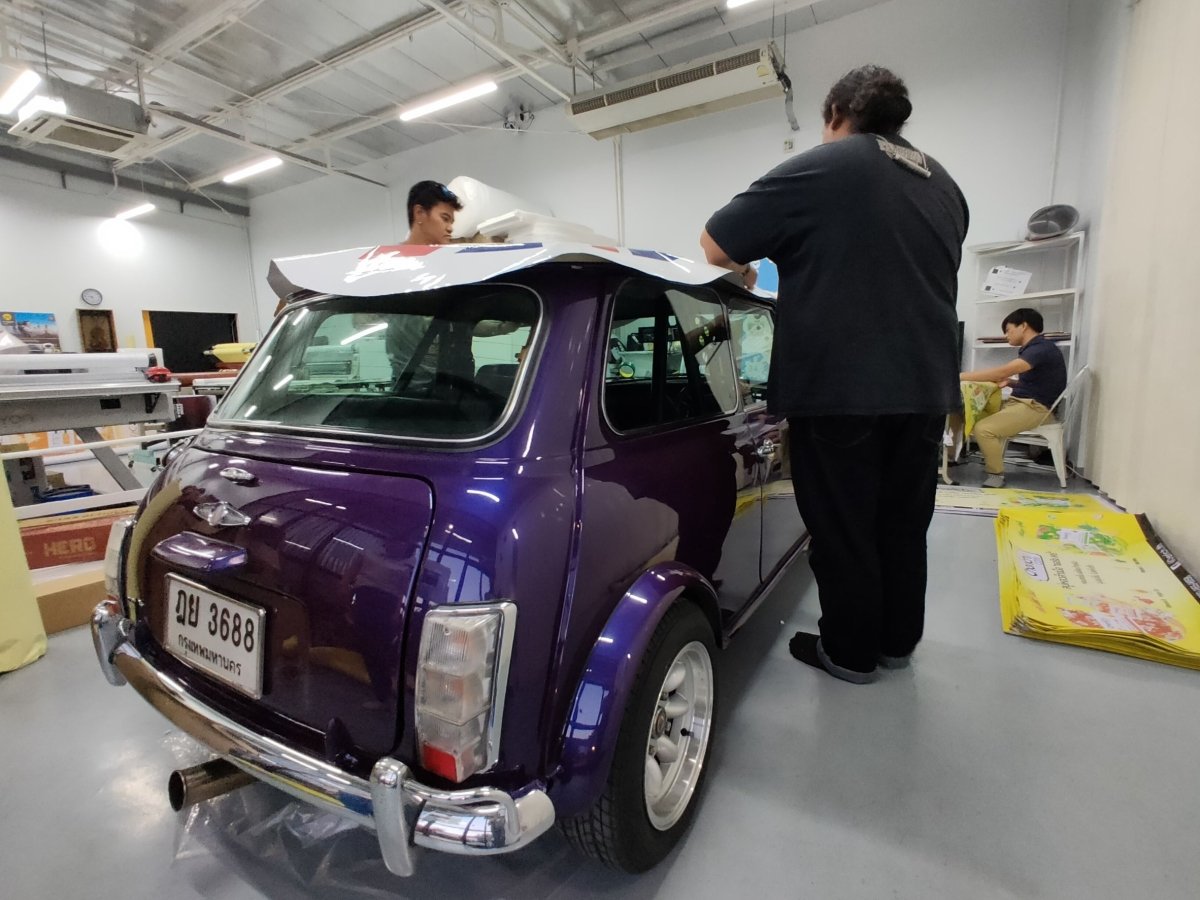 สติ๊กเกอร์ติดหลังคารถมินิ - Octopus Media Solutions