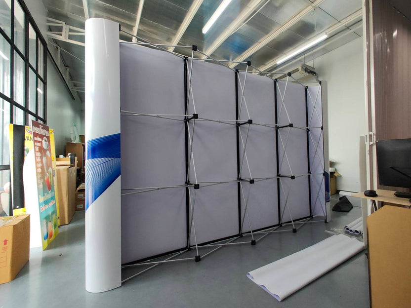 Backdrop แบคดรอปสำเร็จรูป พิมพ์คมชัด ติดตั้งง่าย เหมาะสำหรับงานอีเวนต์ นิทรรศการ และงานโปรโมชัน