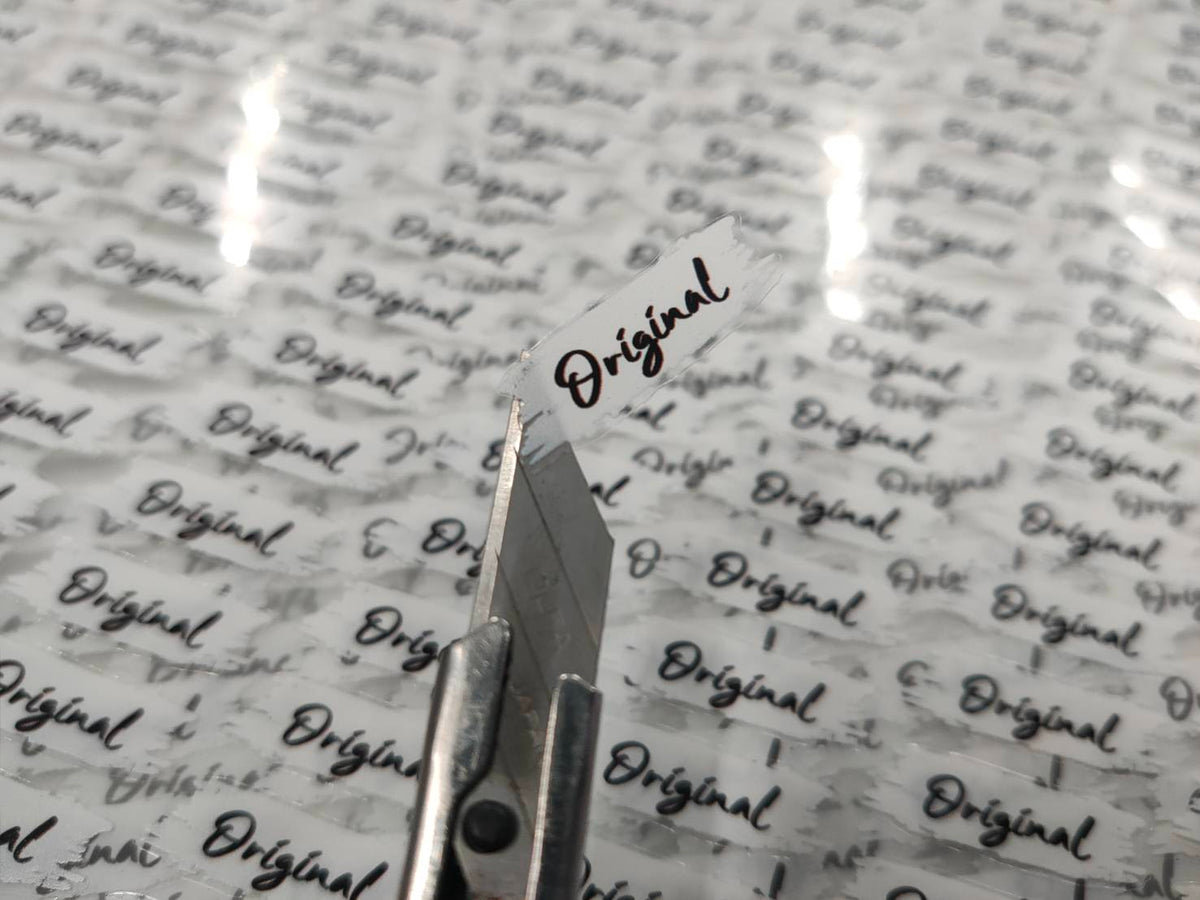 สติ๊กเกอร์ใส สติ๊กเกอร์ฉลากสินค้าใส พิมพ์คมชัด ติดแนบเนียน เหมาะสำหรับบรรจุภัณฑ์ สินค้า เครื่องสำอาง และงานโปรโมชัน