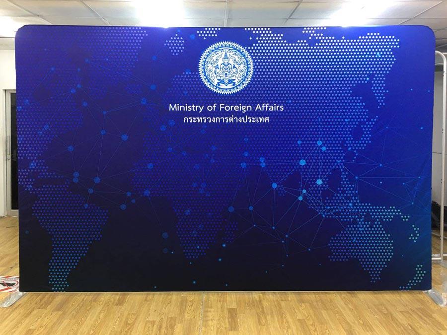 แบคดรอปผ้า ออกบูธ สำเร็จรูป - Octopus Media Solutions