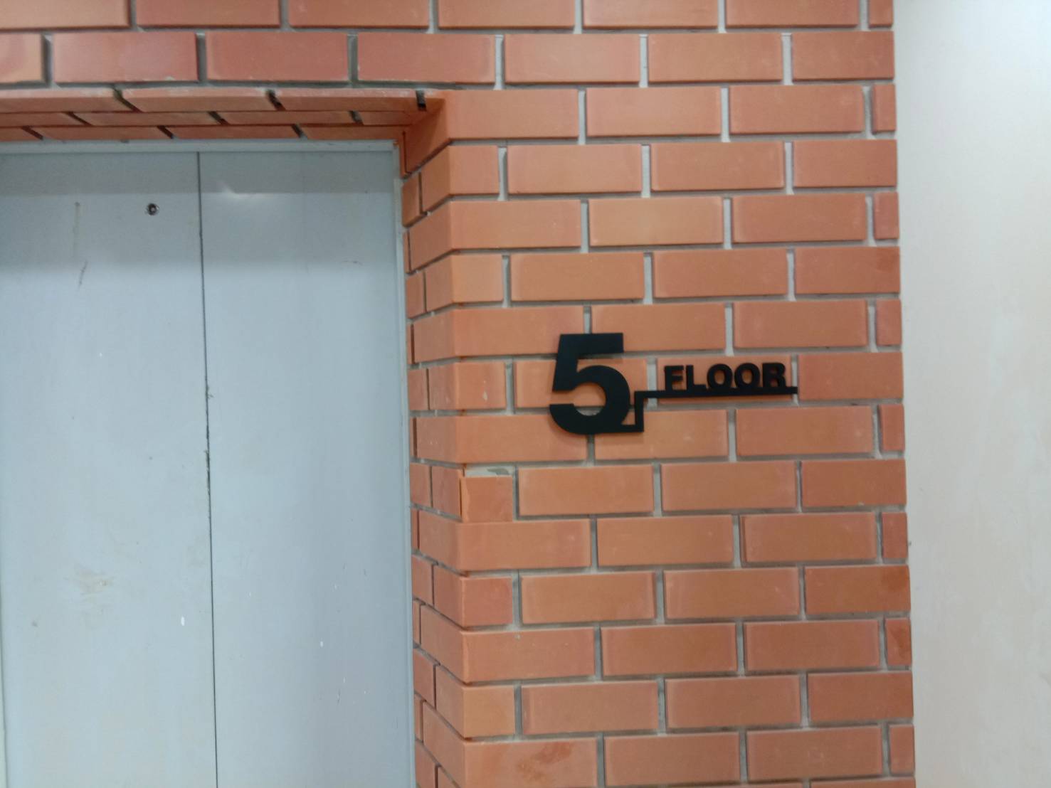 ป้ายหน้าห้อง ป้ายห้องประชุม และป้ายแผนก ดีไซน์เรียบหรู พิมพ์คมชัด เหมาะสำหรับอาคารสำนักงาน โรงเรียน และโรงพยาบาล