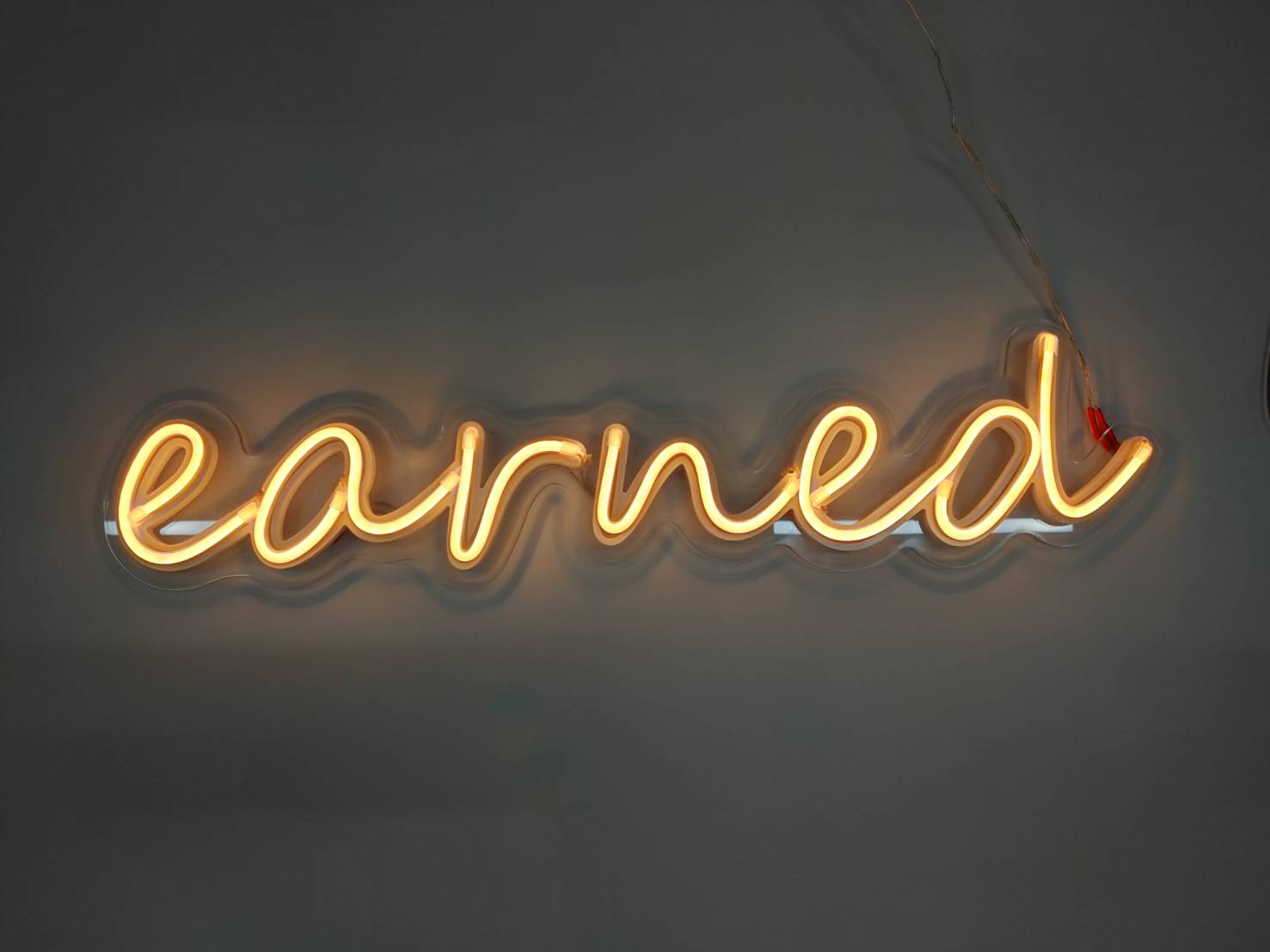 ป้ายไฟนีออน Neon Sign สีสันสดใส ดัดโค้งตามแบบ สวยงามสะดุดตา เหมาะสำหรับร้านอาหาร คาเฟ่ บาร์ และงานตกแต่ง