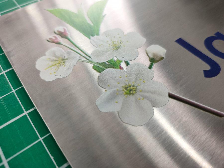 พิมพ์สกรีนยูวี รับสกรีนโลโก้ Print UV Inkjet งานพิมพ์คมชัด ทนทาน เหมาะสำหรับวัสดุหลากหลาย เช่น ไม้ โลหะ และอะคริลิค