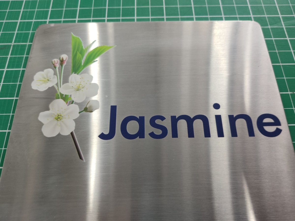 ป้ายสแตนเลส พิมพ์ยูวี คมชัด ทนทาน ดีไซน์หรูหรา เหมาะสำหรับป้ายบริษัท