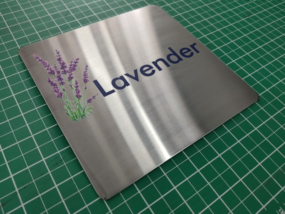 ป้ายหน้าห้อง ป้ายห้องประชุม และป้ายแผนก ดีไซน์เรียบหรู พิมพ์คมชัด เหมาะสำหรับอาคารสำนักงาน โรงเรียน และโรงพยาบาล