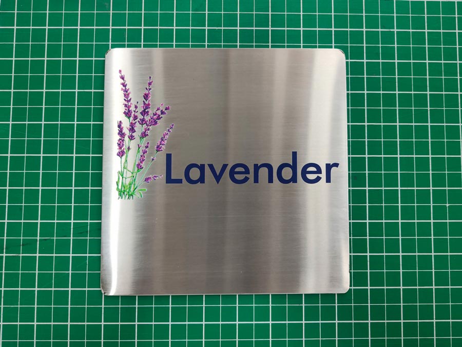 พิมพ์สกรีนยูวี รับสกรีนโลโก้ Print UV Inkjet งานพิมพ์คมชัด ทนทาน เหมาะสำหรับวัสดุหลากหลาย เช่น ไม้ โลหะ และอะคริลิค