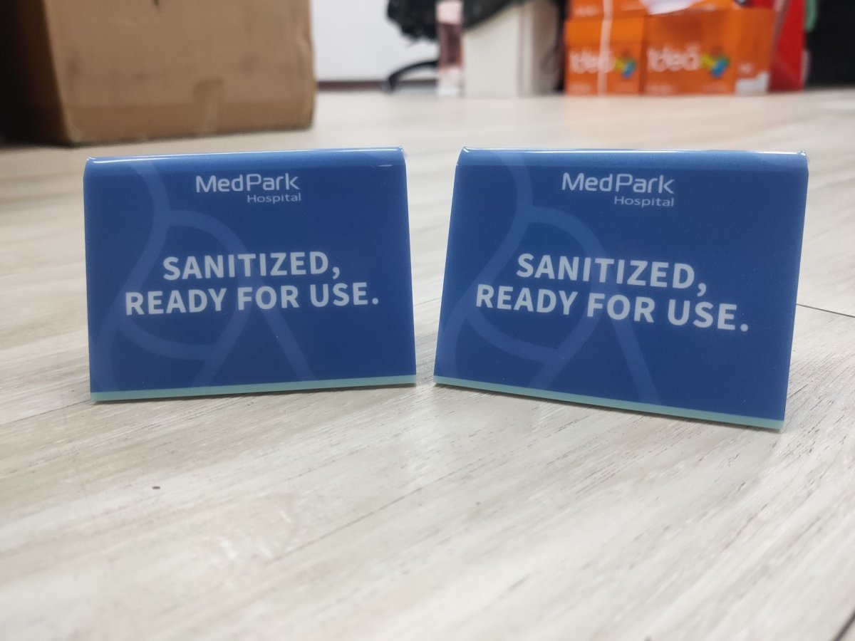 ป้ายเมนูติดผนัง ป้ายราคาสินค้าติดผนัง ป้ายเมนูติดผนัง แผ่นป้ายเมนูติดผนัง ป้ายพลาสติก ป้ายราคา ร้านทำผม ร้านเสริมสวย