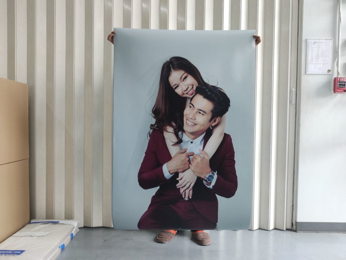 พิมพ์โปสเตอร์โฆษณาสินค้า Poster Ad โปสเตอร์ขนาดใหญ่ พิมพ์คมชัด สีสด เหมาะสำหรับงานโปรโมชัน โฆษณา และตกแต่งร้าน