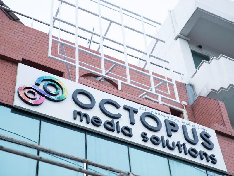 ป้ายอักษรโลหะ และป้ายโลโก้ ดีไซน์หรูหรา แข็งแรง ทนทาน เหมาะสำหรับป้ายบริษัท ร้านค้า และงานตกแต่งอาคาร