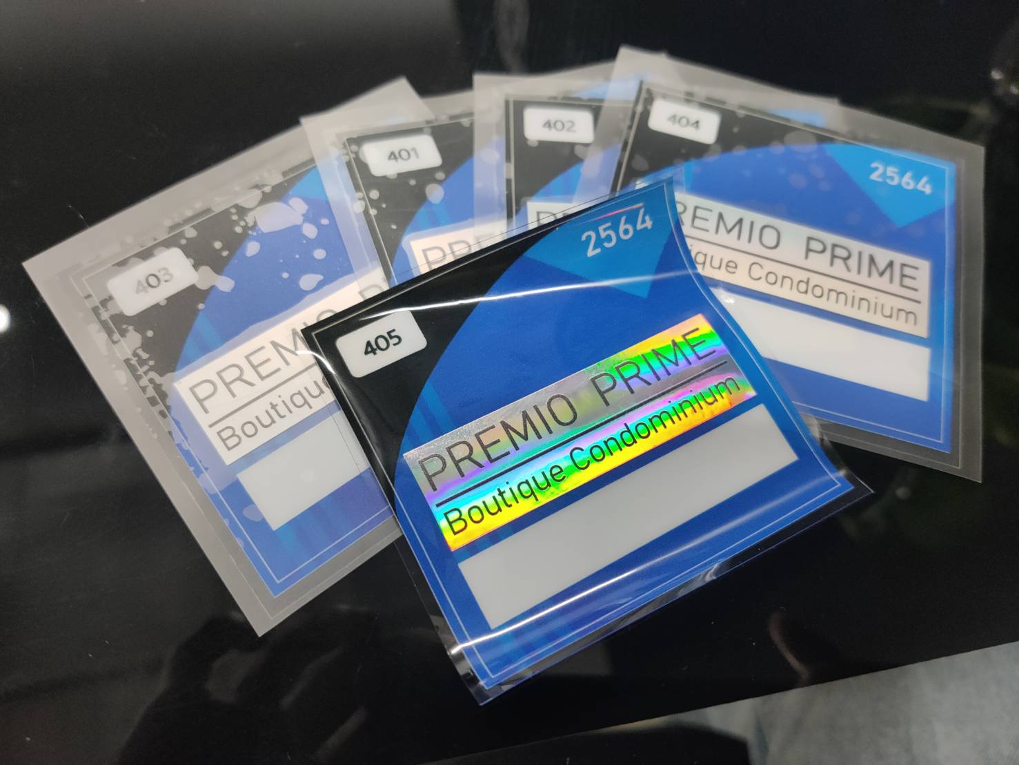 สติ๊กเกอร์โฮโลแกรม Hologram Sticker กันปลอม สะท้อนแสงหลากสี เพิ่มมูลค่าแบรนด์ เหมาะสำหรับฉลากสินค้า และงานพรีเมียม