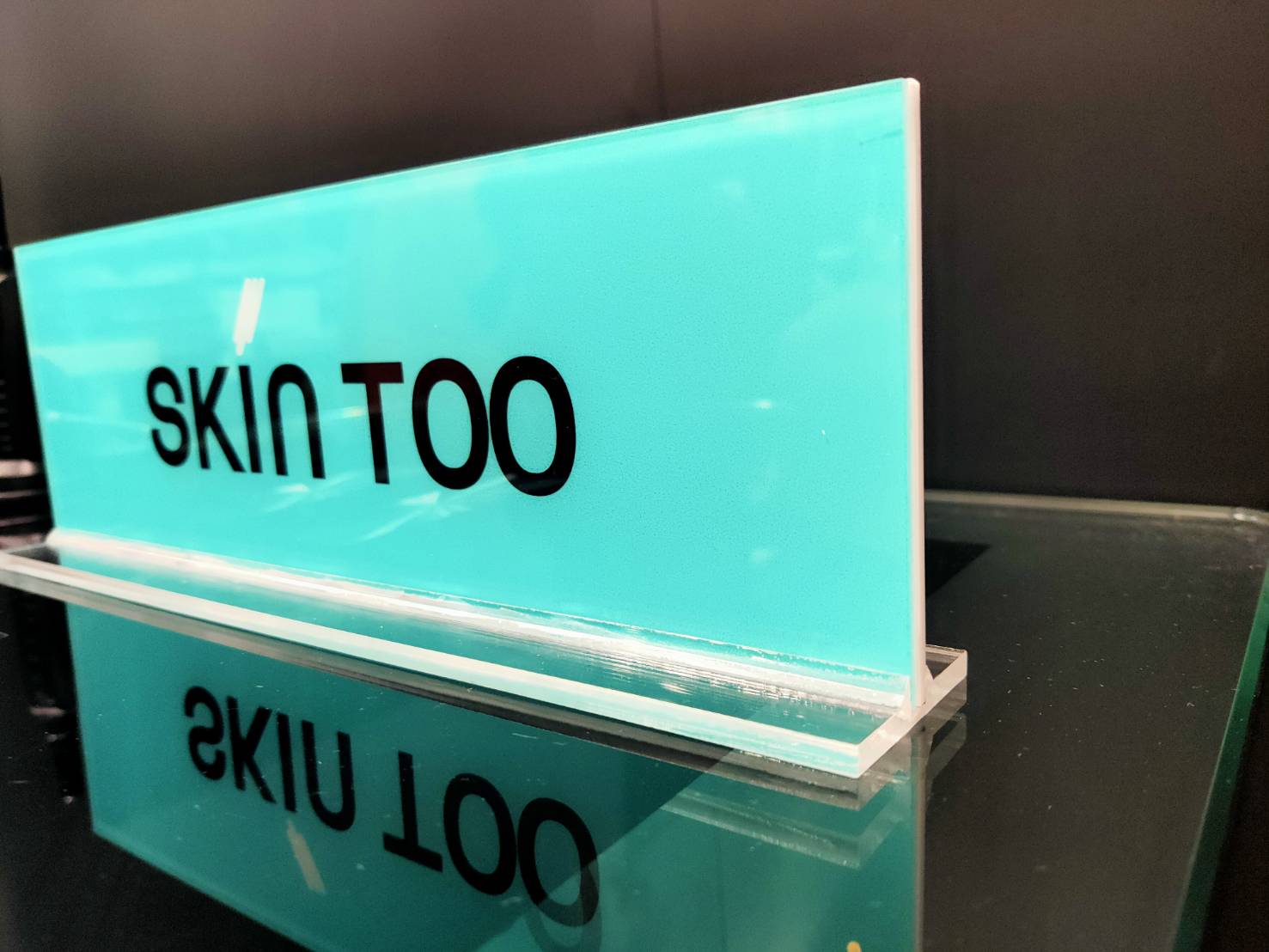 ป้ายอะคริลิคตั้งโต๊ะ และกรอบรูปอะคริลิคใส พิมพ์คมชัด ดีไซน์หรูหรา เหมาะสำหรับป้ายราคา เมนูร้านอาหาร และงานตกแต่ง