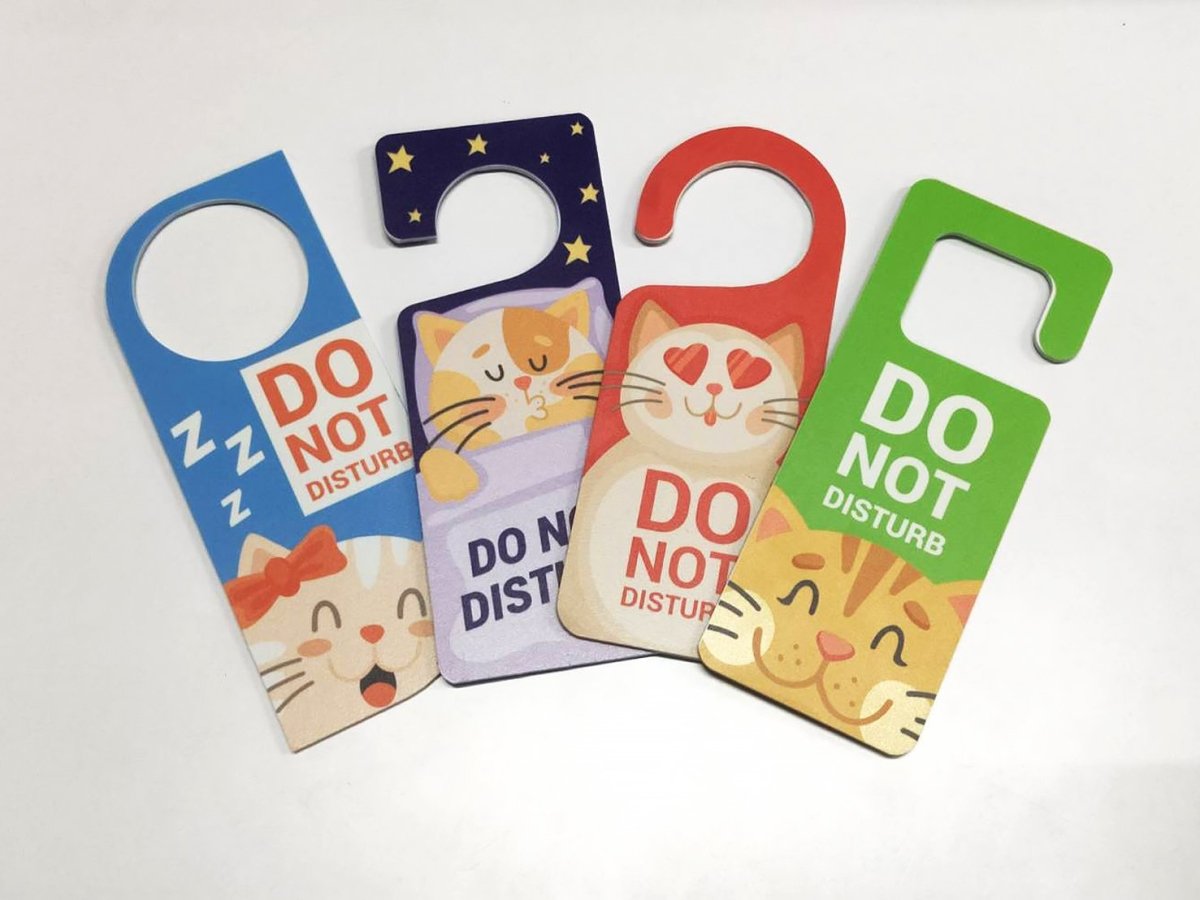 ป้ายแขวน ป้ายคล้องโซ่ และป้ายห้อย พิมพ์คมชัด แข็งแรง ใช้งานสะดวก เหมาะสำหรับป้ายร้านค้า ป้ายประชาสัมพันธ์ และงานอีเวนต์