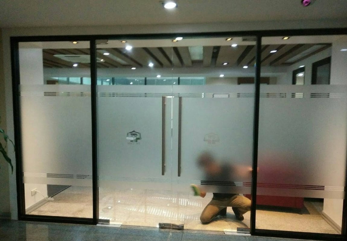 สติ๊กเกอร์ฝ้า ติดกระจก ฟิล์มฝ้าติดกระจก - Octopus Media Solutions