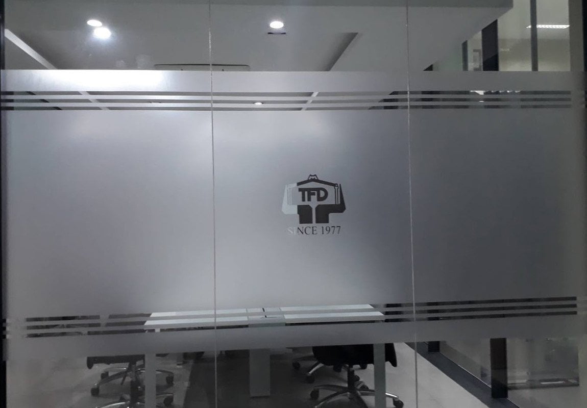 สติ๊กเกอร์ฝ้า ติดกระจก ฟิล์มฝ้าติดกระจก - Octopus Media Solutions