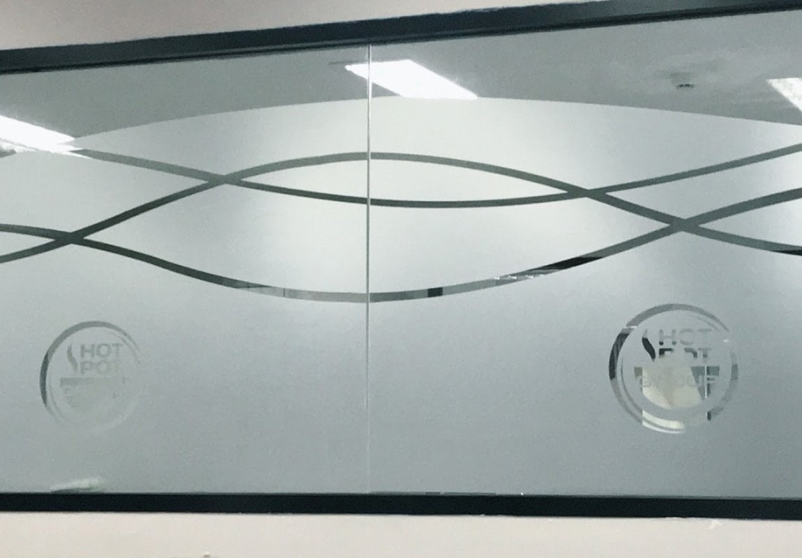 สติ๊กเกอร์ฝ้า ติดกระจก ฟิล์มฝ้าติดกระจก - Octopus Media Solutions