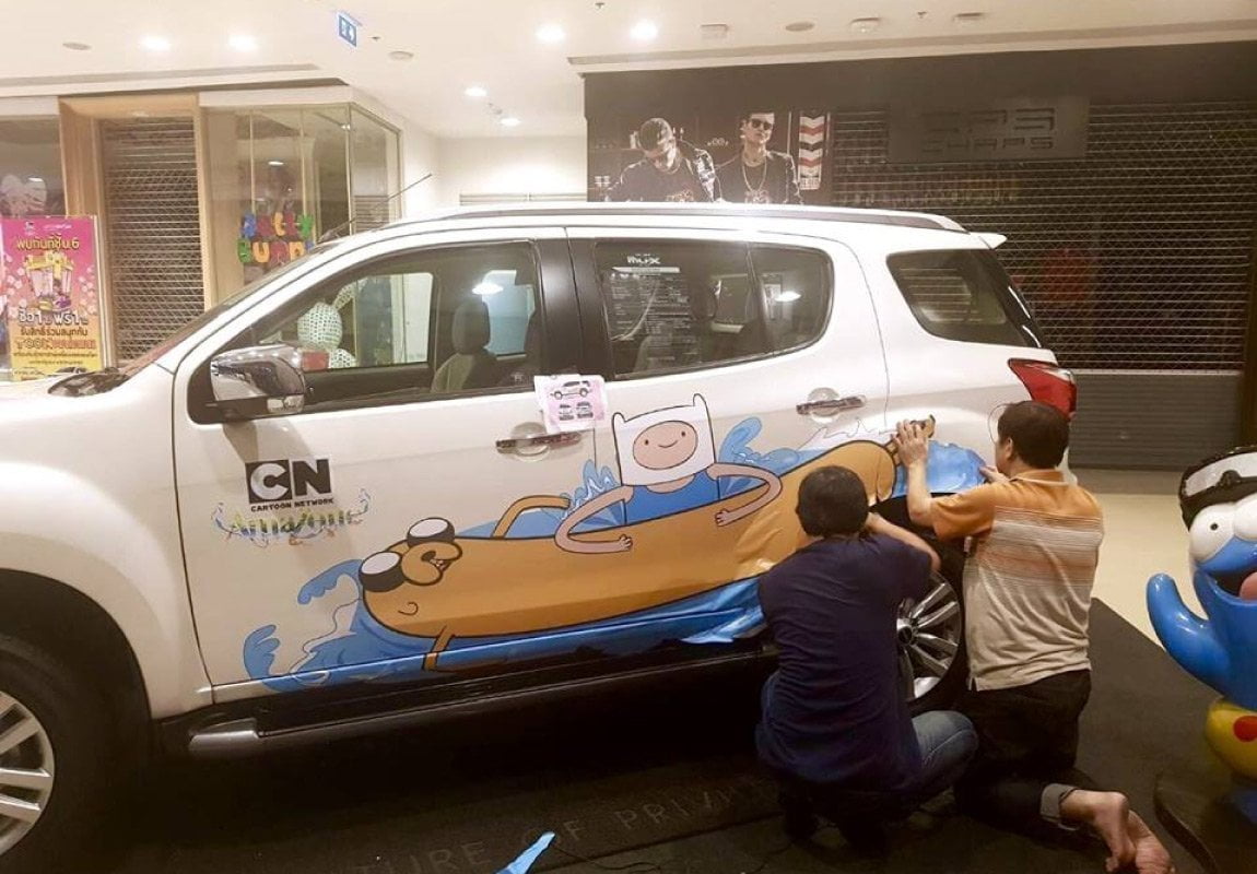 Car wrap sticker พิมพ์คมชัด อ่านง่าย เหมาะกับงานการตลาดเคลื่อนที่
