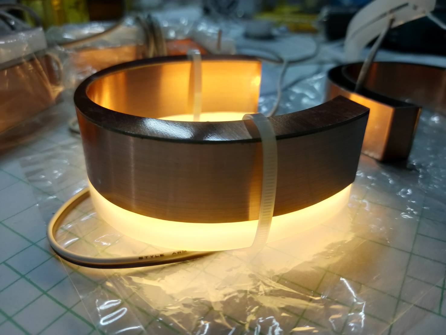 ตัวอักษรไฟ LED ป้ายไฟ และป้ายไฟโลโก้ สว่างคมชัด ดีไซน์หรูหรา เหมาะสำหรับป้ายร้านค้า บริษัท และงานตกแต่งอาคาร