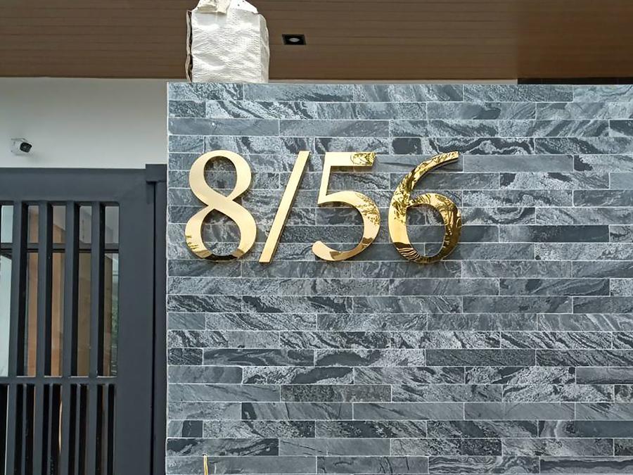 ป้ายบ้านเลขที่ และป้ายเลขที่ห้อง พิมพ์คมชัด ดีไซน์หรูหรา ทนทาน เหมาะสำหรับบ้าน อาคารชุด คอนโด และสำนักงาน