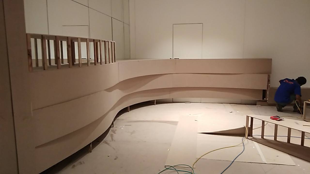 งานกรุผนังลายคลื่น เล่นระดับนูน สูงต่ำ ออกแบบดีไซน์ ตกแต่งรีโนเวทร้านใหม่ ปรับปรุงร้านเก่า