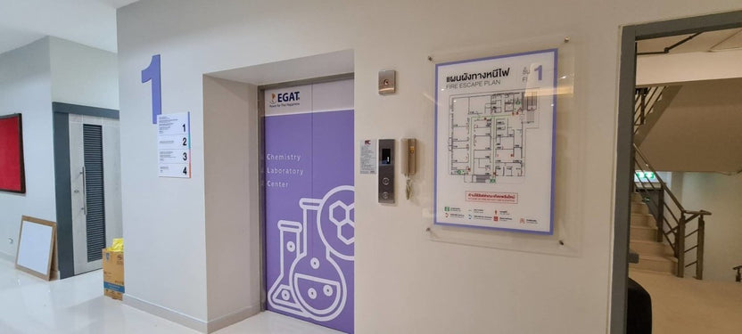 บอร์ดประชาสัมพันธ์อะคริลิค และกรอบอะคริลิคติดผนัง แข็งแรง โปร่งใส เหมาะสำหรับประกาศ โปสเตอร์ เมนู และงานแสดงข้อมูล