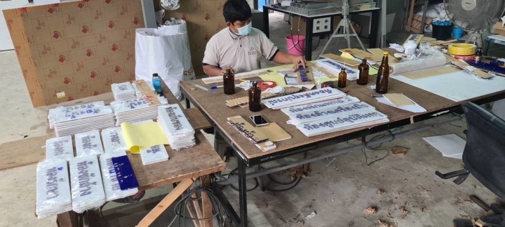 เครื่องฉลุ CNC งานฉลุแผ่นไม้ แผ่นอะคริลิก แผ่นฟิวเจอร์บอร์ด งานฉลุตกแต่งทุกชนิด