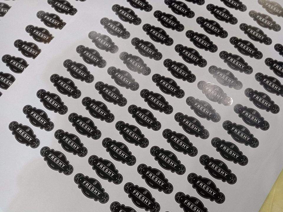 สติ๊กเกอร์ฉลากสินค้ากันน้ำขาวเงา ราคาถูก ออกแบบโลโก้แบรนด์สีดำ สติกเกอร์ติดกระปุก สติกเกอร์แปะสินค้า Sticker Label  ฉลากน้ำพริก
