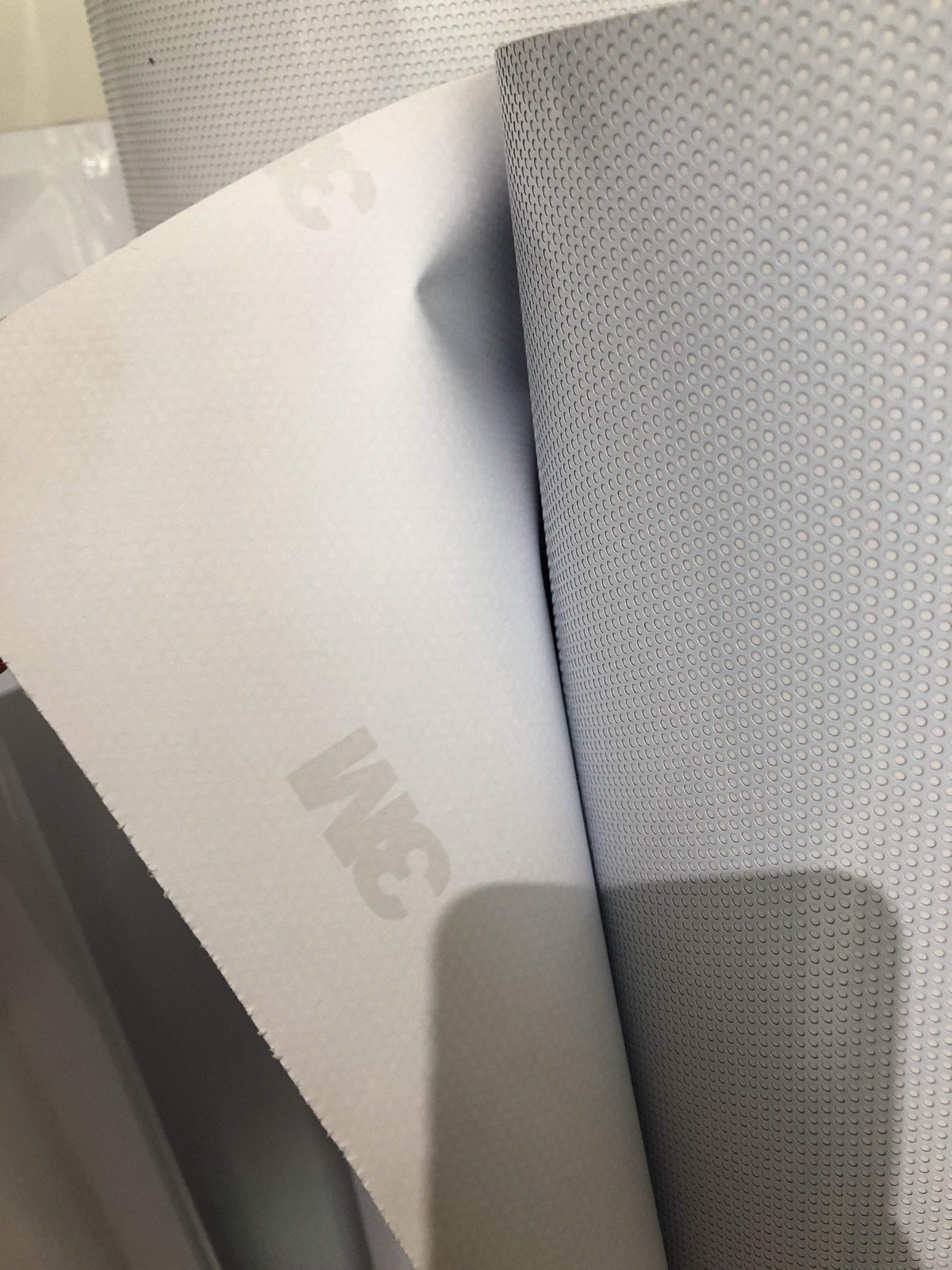 สติ๊กเกอร์ซีทรู See-through One Way Vision มองทะลุจากด้านในได้ พิมพ์คมชัด เหมาะสำหรับติดกระจกอาคารและรถยนต์