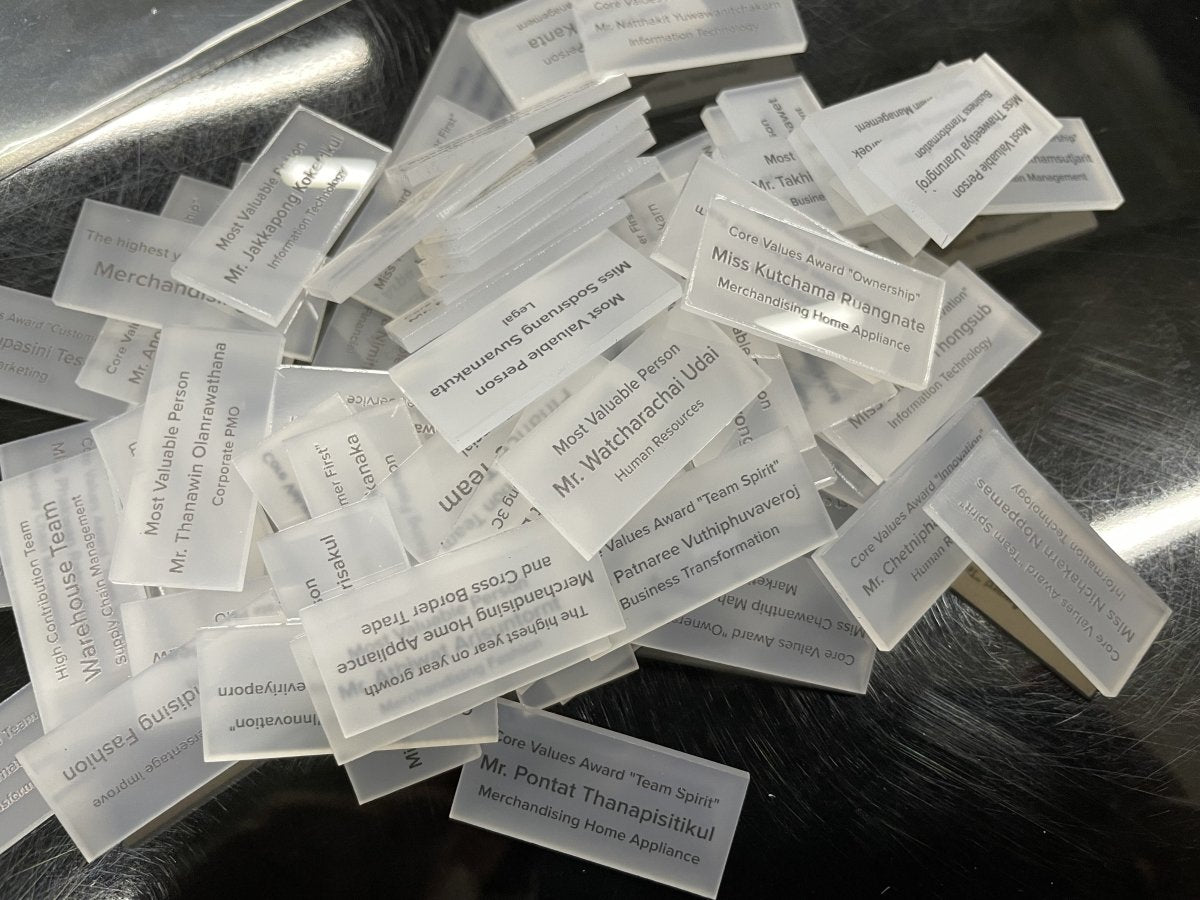 พิมพ์สกรีนยูวี รับสรีนโลโก้ Print UV Inkjet - Octopus Media Solutions