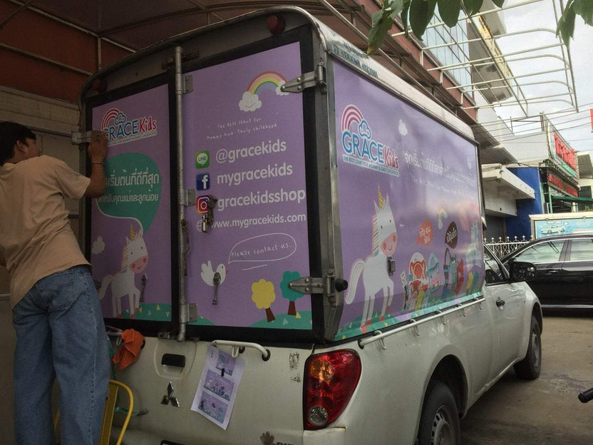 สติ๊กเกอร์แร็ปรถ PVC 3M สำหรับงานโฆษณากลางแจ้ง ใช้งานได้ระยะยาว