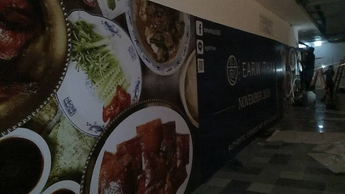 สติ๊กเกอร์และป้ายปิดปรับปรุงร้าน Coming Soon พิมพ์คมชัด สีสด เหมาะสำหรับติดหน้าร้าน โครงการใหม่ และงานรีโนเวท