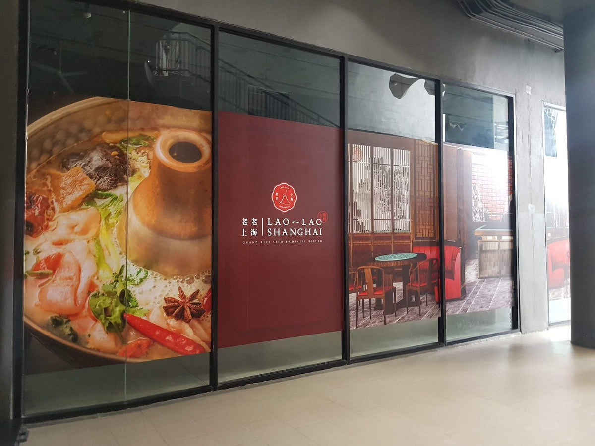 สติ๊กเกอร์และป้ายปิดปรับปรุงร้าน Coming Soon พิมพ์คมชัด สีสด เหมาะสำหรับติดหน้าร้าน โครงการใหม่ และงานรีโนเวท