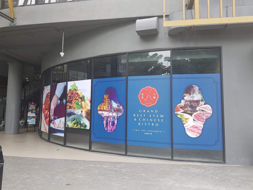 สติ๊กเกอร์และป้ายปิดปรับปรุงร้าน Coming Soon พิมพ์คมชัด สีสด เหมาะสำหรับติดหน้าร้าน โครงการใหม่ และงานรีโนเวท