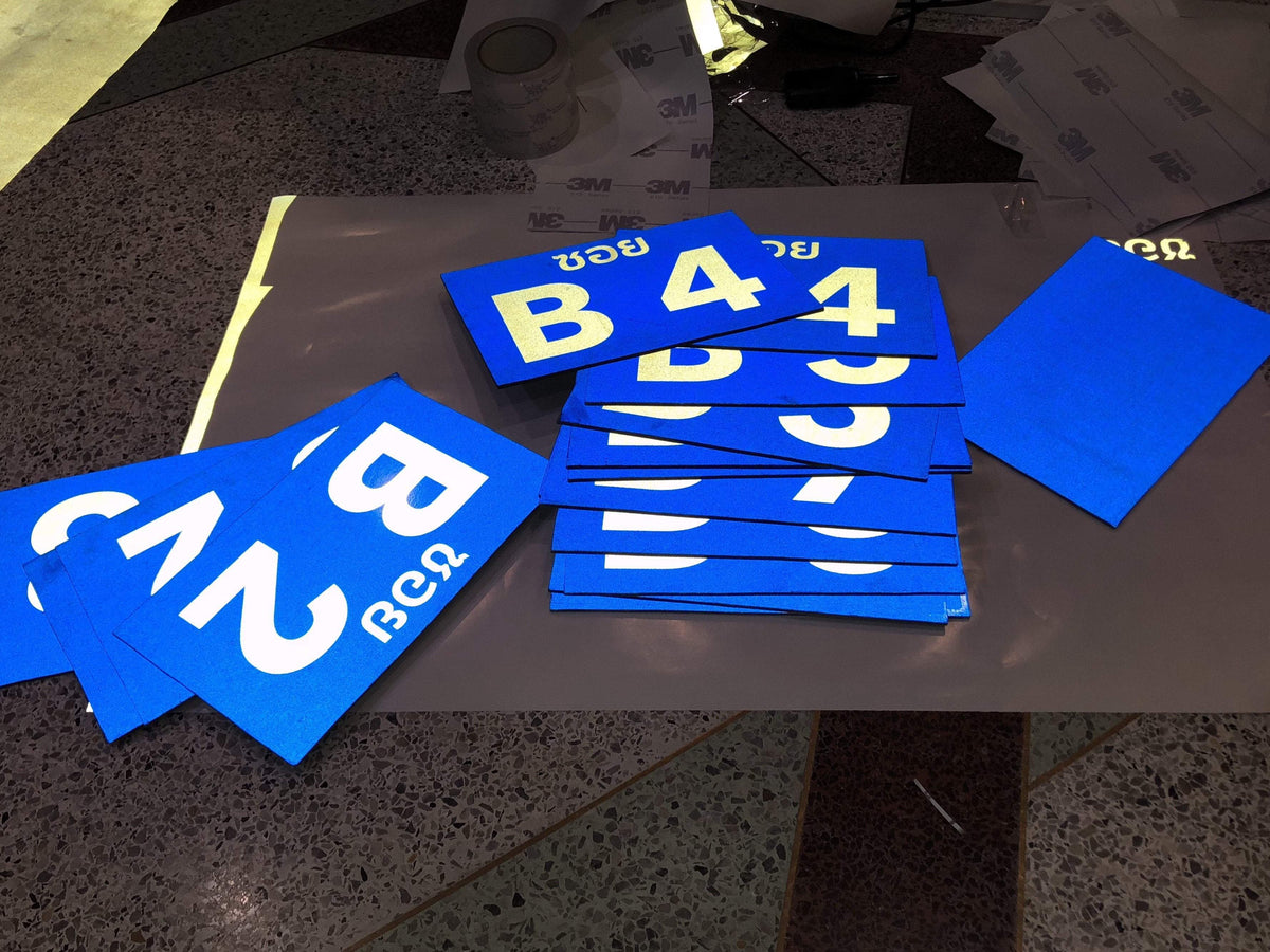 สติ๊กเกอร์สะท้อนแสง 3M Reflective Sticker คุณภาพสูง มองเห็นชัดเจน เหมาะสำหรับป้ายจราจร ความปลอดภัย และงานตกแต่งรถ