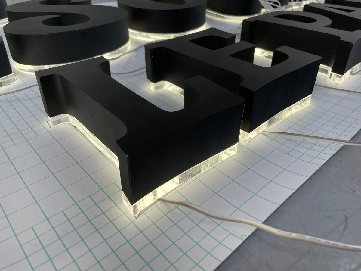 ป้ายโรงแรม ดีไซน์หรูหรา แข็งแรง ทนทาน เหมาะสำหรับโรงแรม รีสอร์ท และธุรกิจท่องเที่ยว