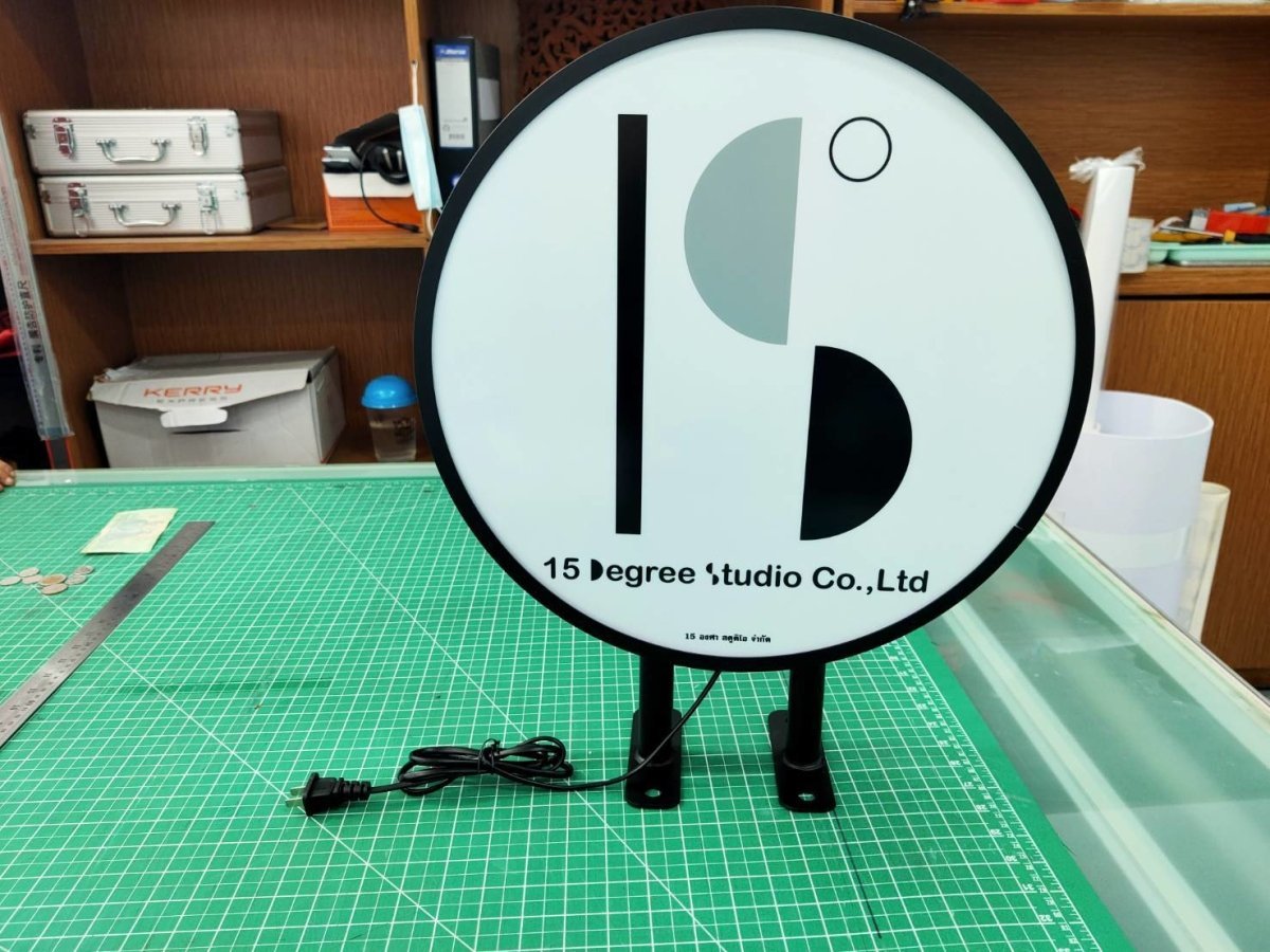 ป้ายไฟสำเร็จรูป Light Box ดีไซน์กะทัดรัด ติดตั้งง่าย สว่างคมชัด เหมาะสำหรับป้ายโฆษณา หน้าร้าน และงานโปรโมชัน