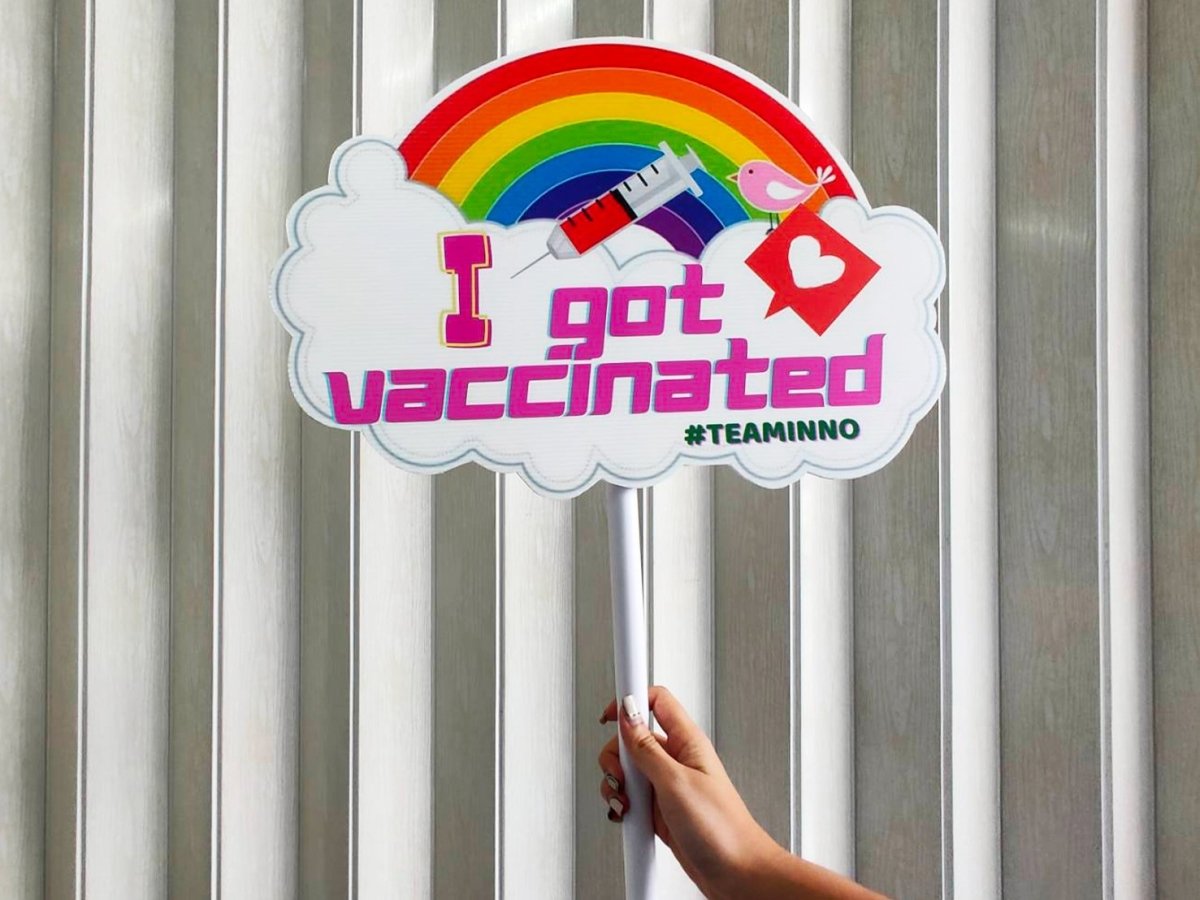 ป้ายถือถ่ายรูป ป้ายพร็อพถ่ายรูป ป้ายฉีดวัคซีน ป้ายถือถ่ายรูปฉีดวัคซีน ฟิวเจอร์บอร์ดไดคัท