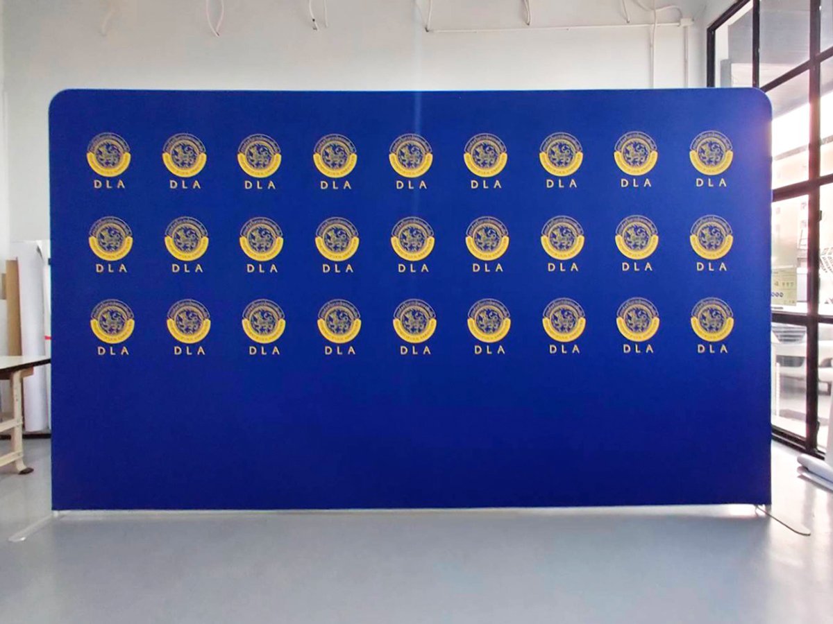 แบคดรอปผ้า ออกบูธ สำเร็จรูป - Octopus Media Solutions