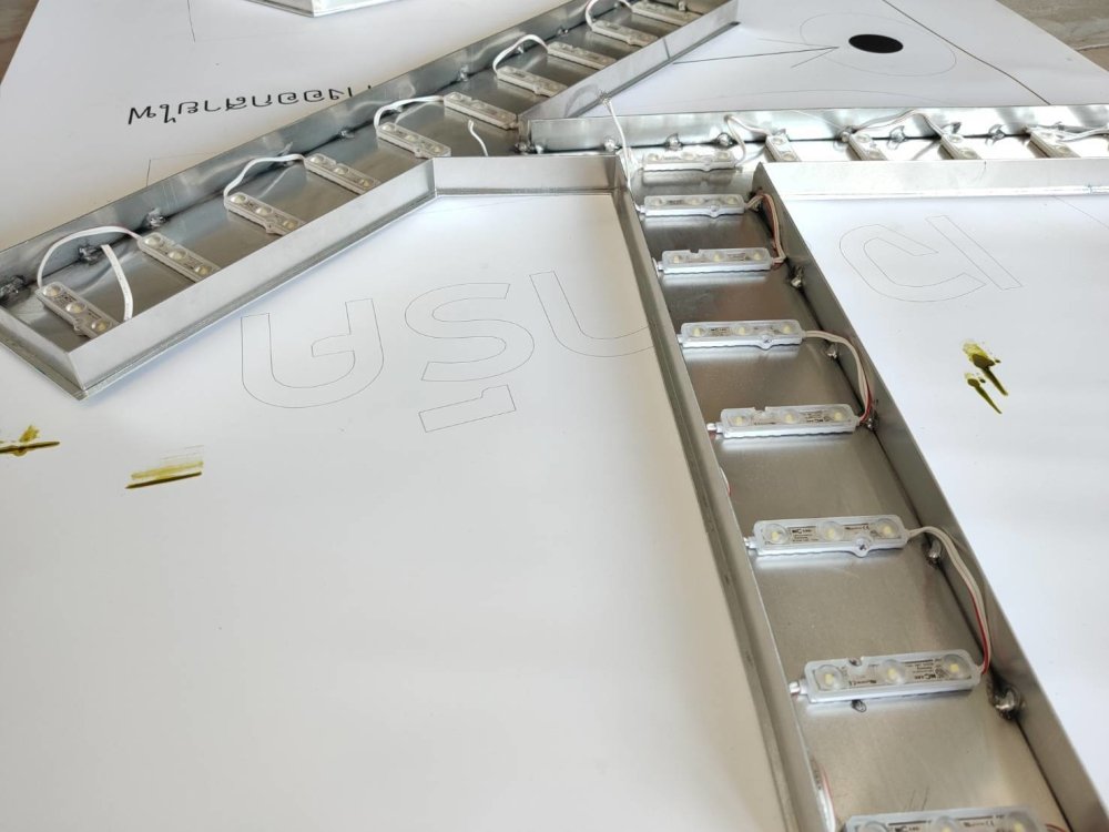 ป้ายกล่องไฟ ตู้ไฟ Light Box พิมพ์คมชัด สว่างเด่นชัดเจน เหมาะสำหรับป้ายโฆษณา หน้าร้าน และงานโปรโมชัน