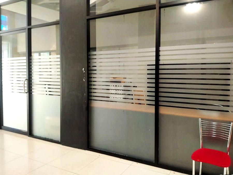 รับไดคัทสติกเกอร์ฝ้า แบบเรียบ สติ๊กเกอร์ฝ้ามีกากเพชร frosted film สติกเกอร์ร้านฮอทพอต ไดคัท สติกเกอร์พิมพ์ตามแบบ