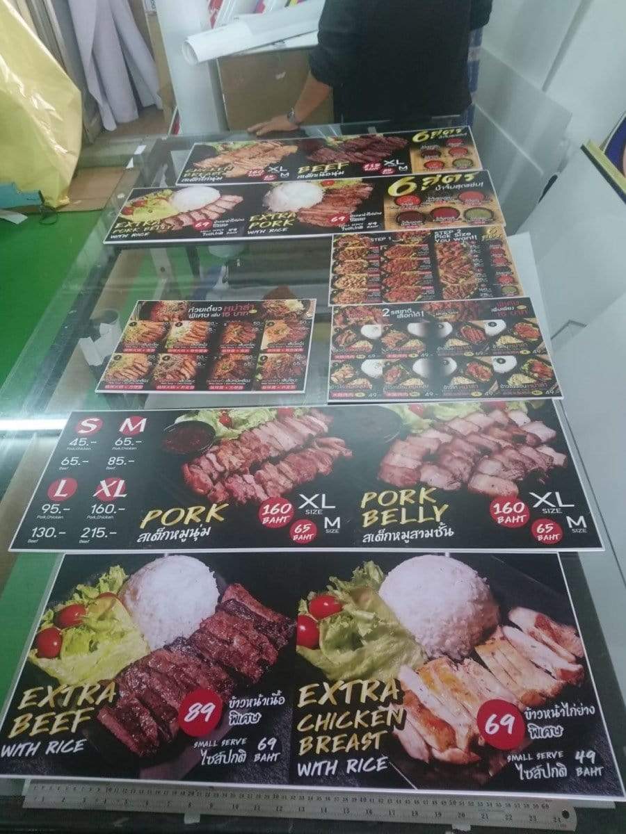 ป้ายเมนูอาหาร ป้ายราคา สำหรับติดผนังและตั้งโต๊ะ พิมพ์คมชัด ใช้งานสะดวก เหมาะสำหรับร้านอาหาร คาเฟ่ และร้านค้า