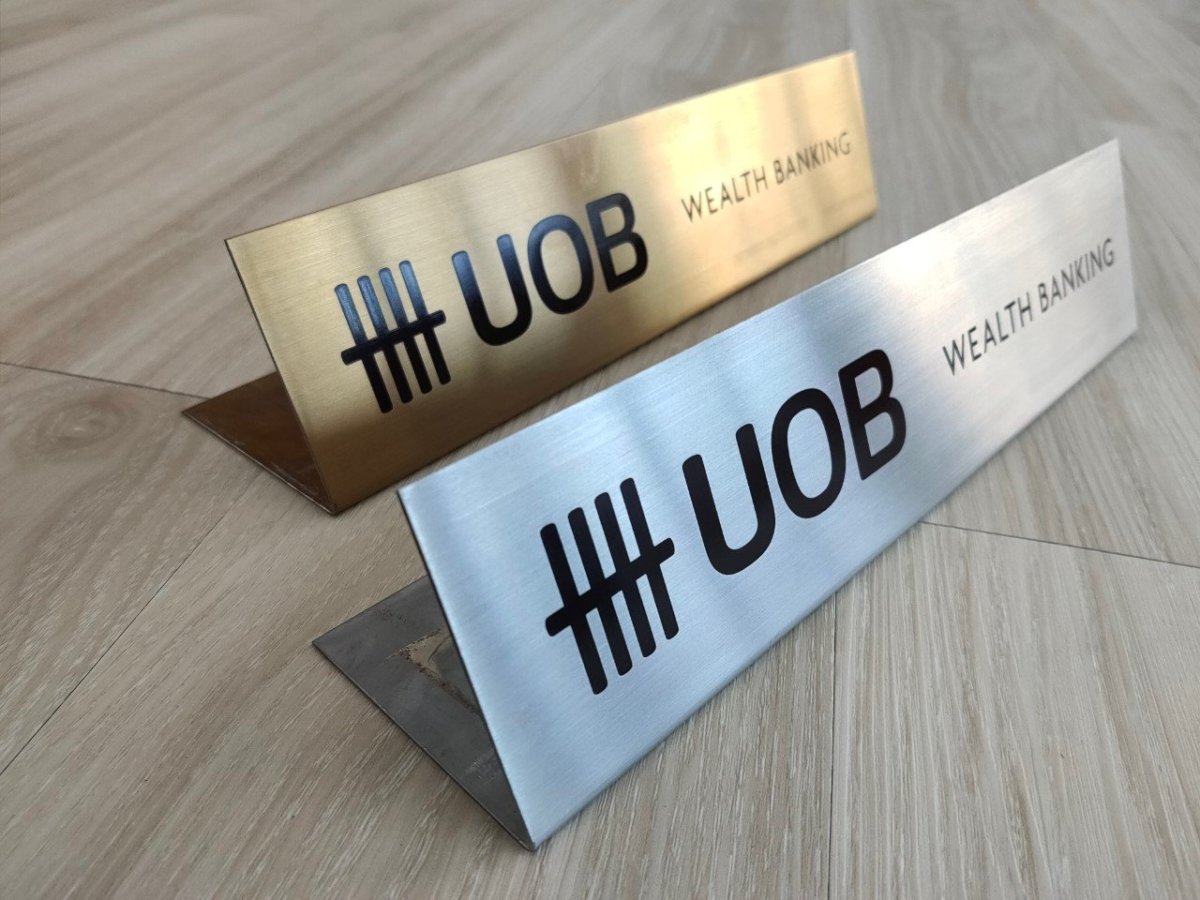 ป้ายหน้าห้อง ป้ายห้องประชุม และป้ายแผนก ดีไซน์เรียบหรู พิมพ์คมชัด เหมาะสำหรับอาคารสำนักงาน โรงเรียน และโรงพยาบาล